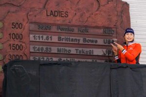 Femke Kok toont haar wereldrecord op de 500 meter