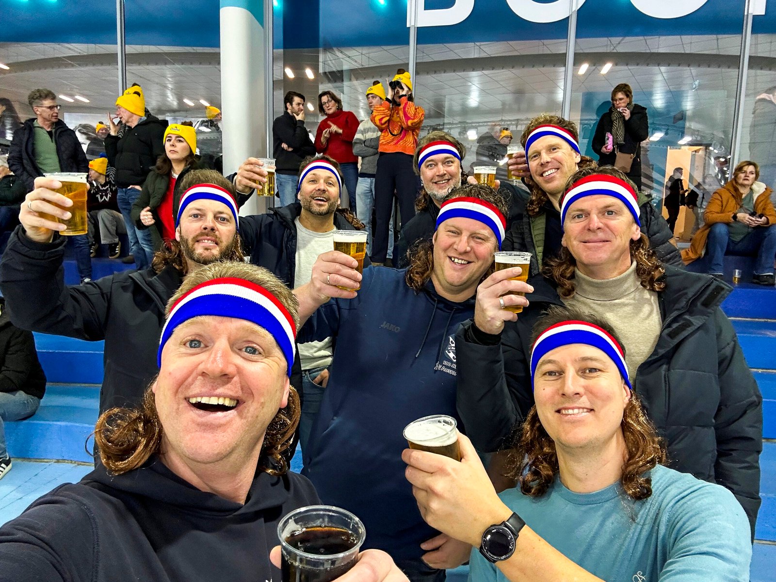 Matties naar Milaan op de tribune in Thialf tijdens het Olympisch Kwalificatie Toernooi 2025