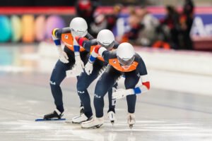 Teamsprint langebaanschaatsen - Marrit Fledderus - Naomi Verkerk - Isabel Grevelt