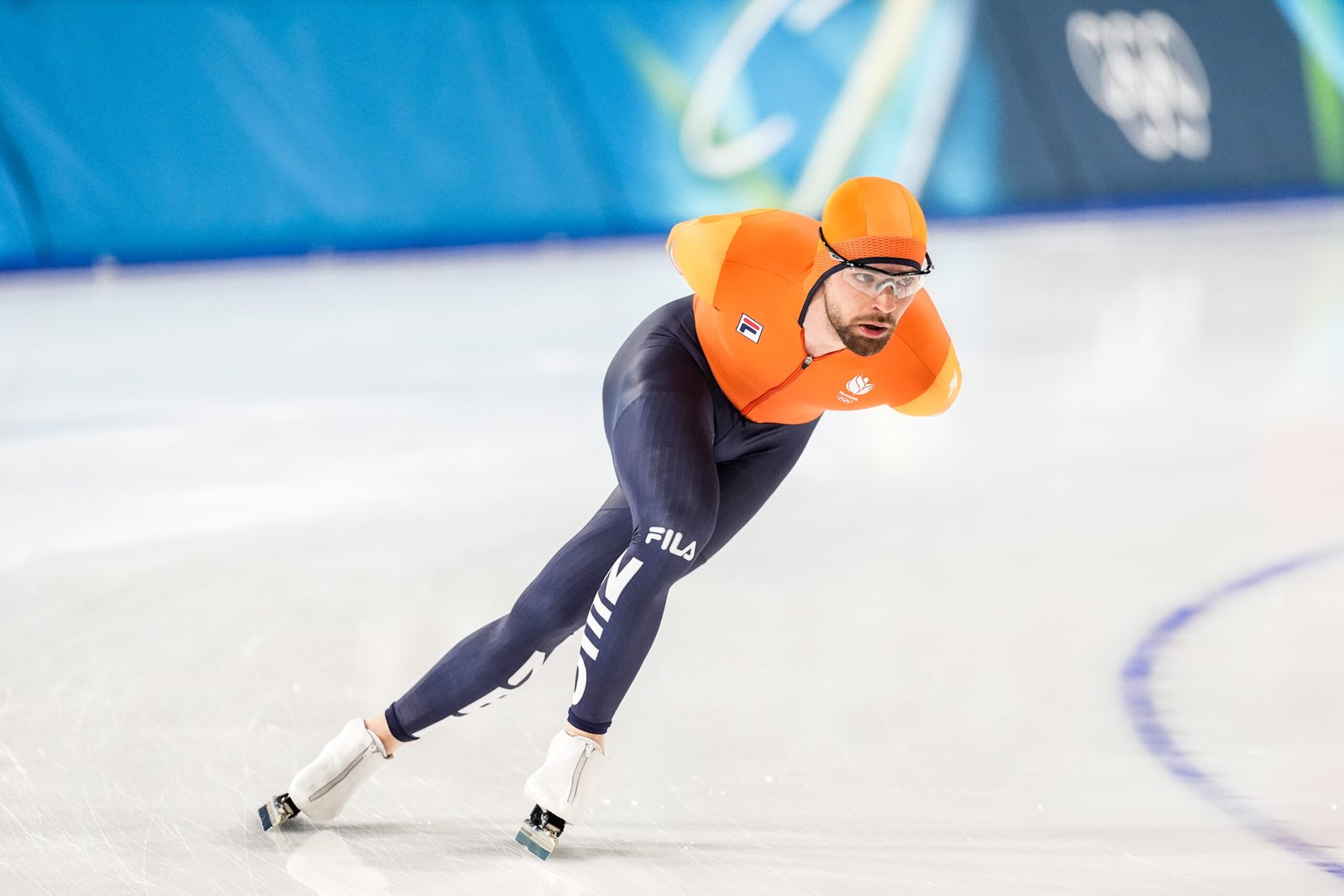 Chris Huizinga schaatst tijdens een training voor de Olympische Spelen in Milaan